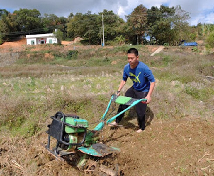 Easy to Operate the Mini Power Tiller